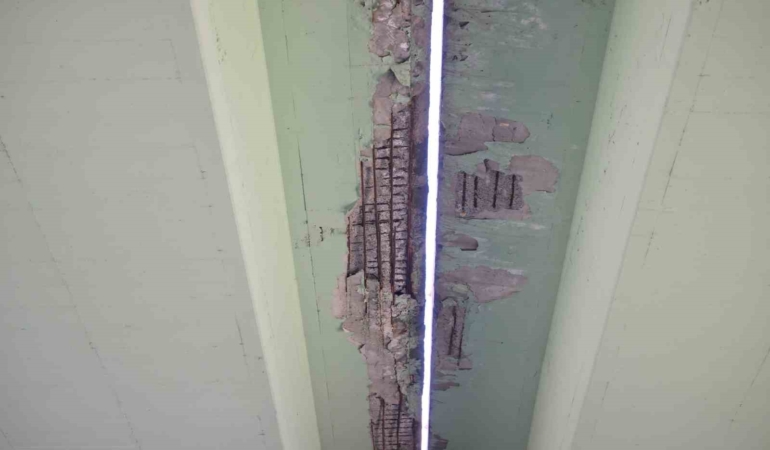 İBB’ye Ait Balıkyolu Köprüsü tehlike saçıyor: Vatandaş isyanda