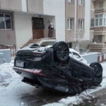 Ümraniye’de kontrolden çıkan otomobil takla attı: 3 yaralı