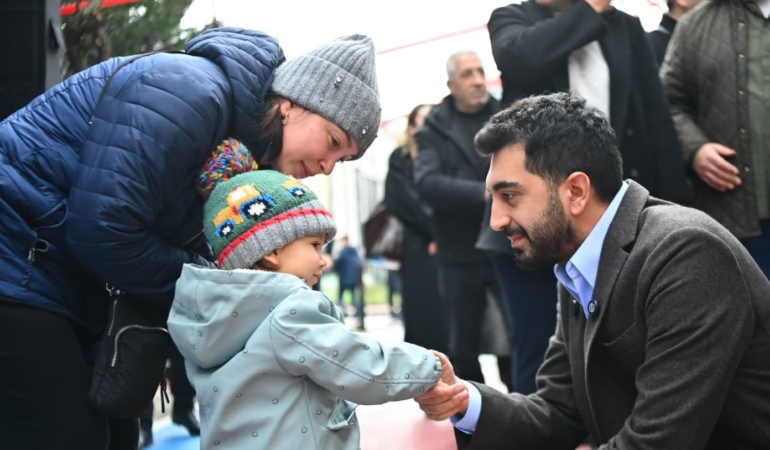 Tuzla’da yeni açılan "Oyun Parkı Sokağı" yarıyıl şenliğinde çocukları buluşturdu