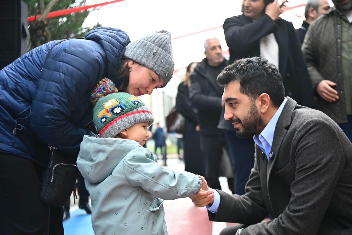 Tuzla’da yeni açılan "Oyun Parkı Sokağı" yarıyıl şenliğinde çocukları buluşturdu