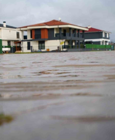 Edirne’de milyonluk villalar sular altında kaldı