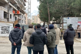 Kadıköy’de maaşlarını alamadıklarını iddia eden inşaat işçileri vinç kulesine çıktı