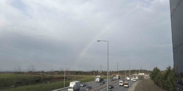 İstanbul’da gökkuşağı trafikte görsel şölen oluşturdu