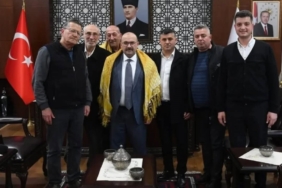 Balıkesir’de Vali Ustaoğlu devecileri kabul etti