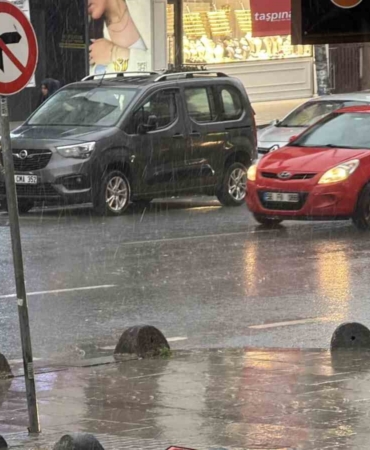 Fırtına ve kar uyarılarının ardından Arnavutköy’de yağış başladı