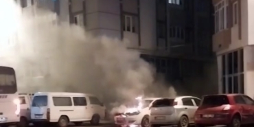 Çorlu’da park halindeki otomobile alev alev yandı