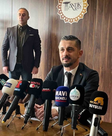 "Esnafın yalnızlığına son vereceğiz" diyen Başoğlu adaylığını duyurdu