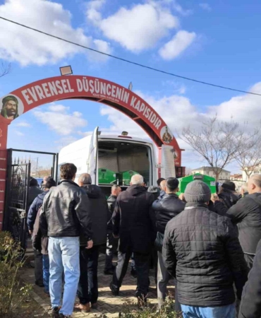 Bursa’da feci kazada hayatını kaybeden 2 genç kız son yolculuğuna uğurlandı