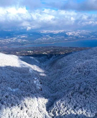 Beyaz, mavi ve yeşil birleşti: Eşsiz manzara mest etti