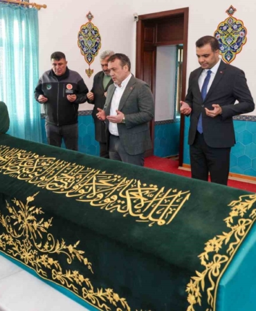 Vali Sözer, Dursun Fakıh Türbesi’nde incelemelerde bulundu