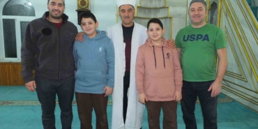 İstanbullu sevimli ikizler Burhaniye’ ye tatile geldi