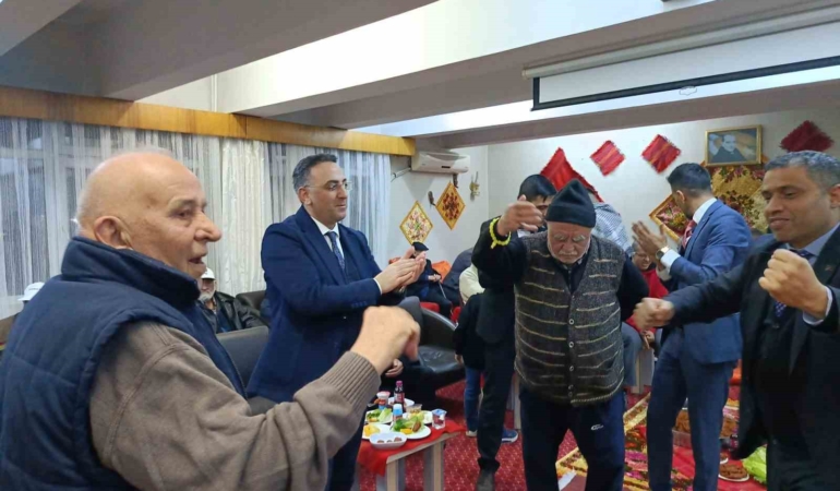 Edirne’de huzurevinde sıra gecesi: Gönüller bir oldu, yüzler güldü