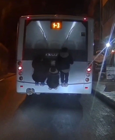 Otobüsün arkasında ölümle dans
