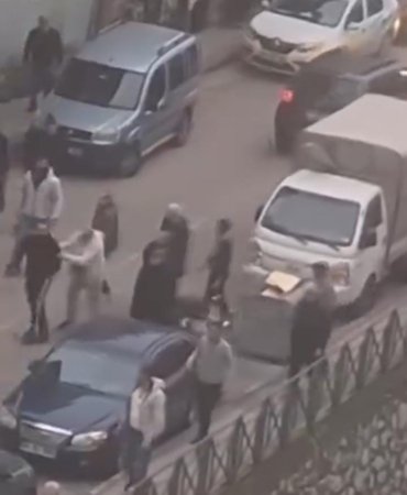 Bursa’da yol ortasında kavga trafiği kilitledi