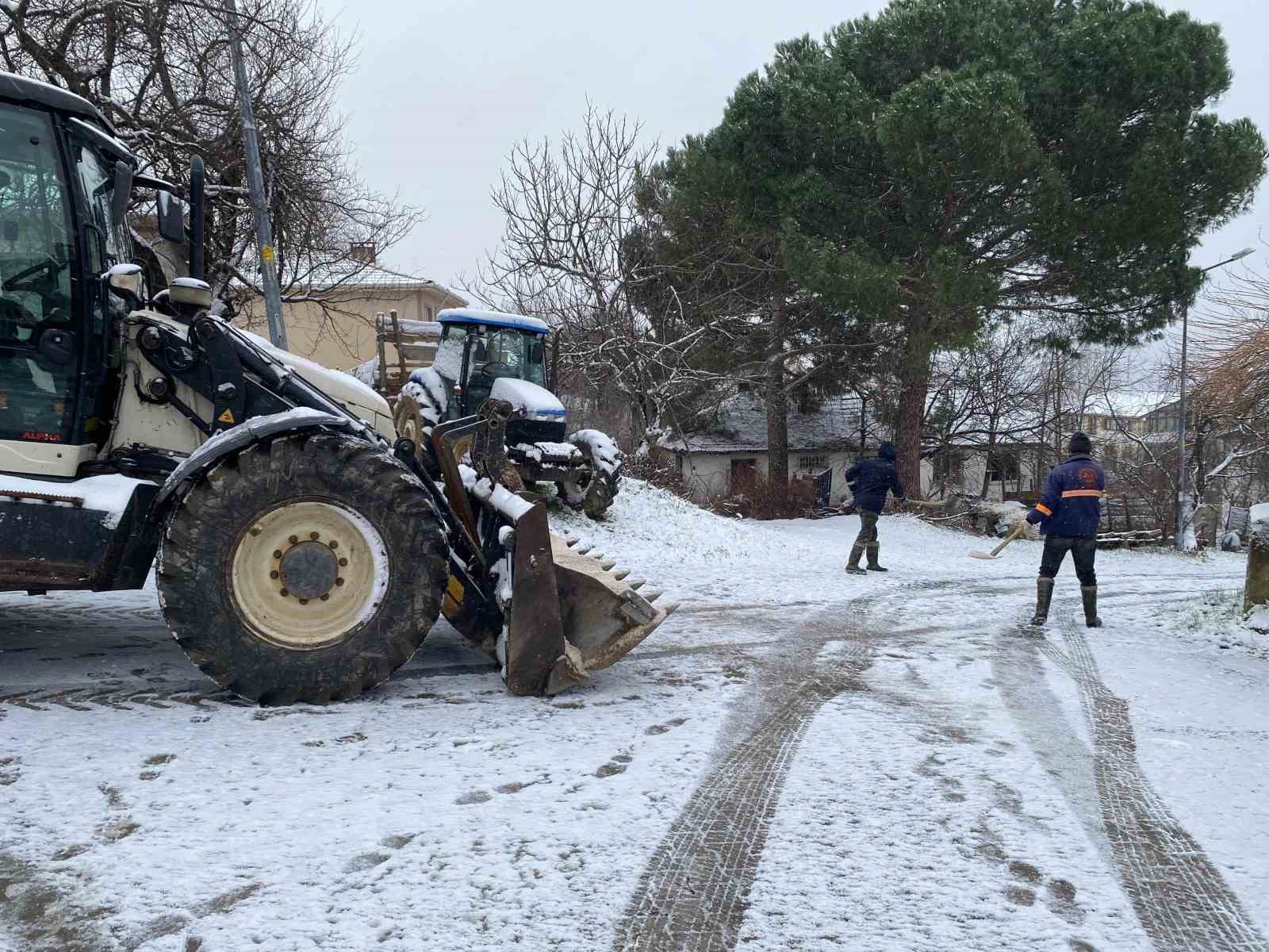 Kırklareli’nde kar yağışı hayatı olumsuz etkilemeye devam ediyor