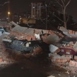 Bursa’da lodos duvarı devirdi, altında kalan 10 araç hasar gördü