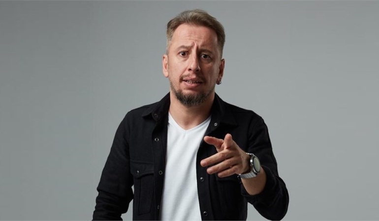 Komedyen Cem İşçiler "Açık Konuşuyorum" ile Türkiye turnesine çıkıyor