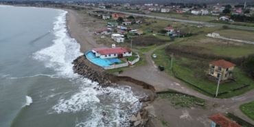 Korkutan kıyı erozyonu: Deniz 50 metre içeri girdi