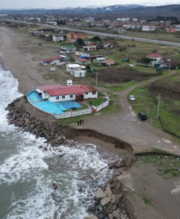 Korkutan kıyı erozyonu: Deniz 50 metre içeri girdi