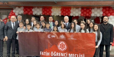 İstanbul’da okullarda karne heyecanı yaşandı