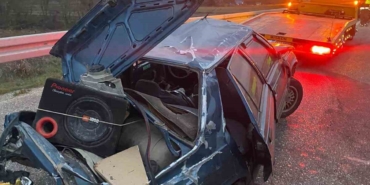 Pınarhisar’da otomobil bariyerlere çarpıp takla attı: 3 yaralı