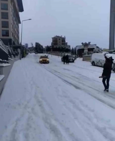 Buzlu yolda kaza böyle geldi