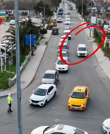 Büyükçekmece’de şerit ihlali yapan sürücülere dron destekli uygulama