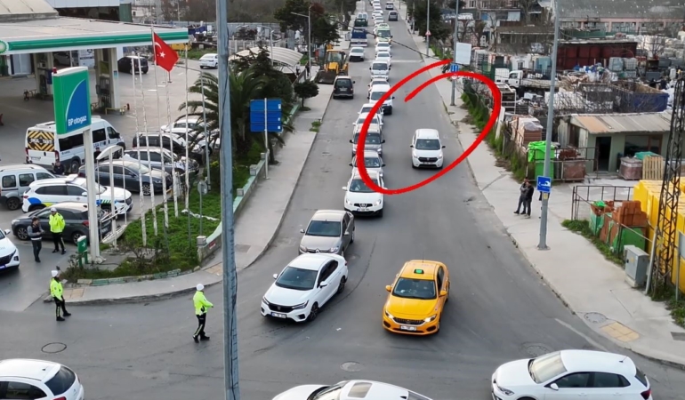 Büyükçekmece’de şerit ihlali yapan sürücülere dron destekli uygulama