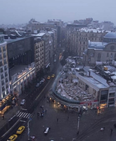 Taksim’de kar yağışı etkili oluyor