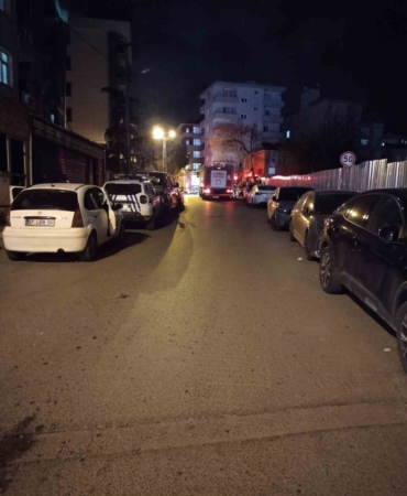 Kartal’da 5 katlı binanın çatısında yangın