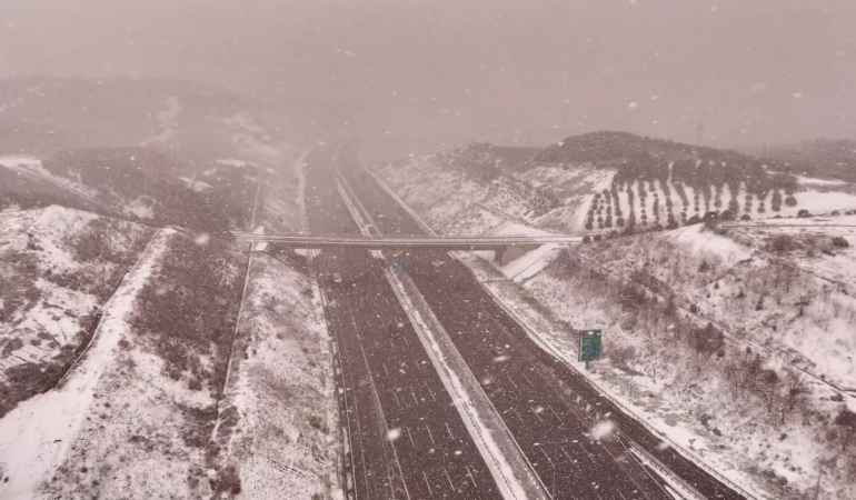 Kuzey Marmara Otoyolu’nda kar yağışı havadan görüntülendi