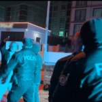 Alkollü sürücü ve yolcudan muhabire tepki: "O telefonu kırarım"