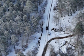 Sındırgı’da merkezde yağmur, yüksek kesimlerde kar yağışı etkili oldu