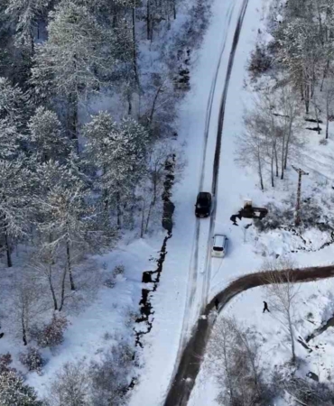 Sındırgı’da merkezde yağmur, yüksek kesimlerde kar yağışı etkili oldu