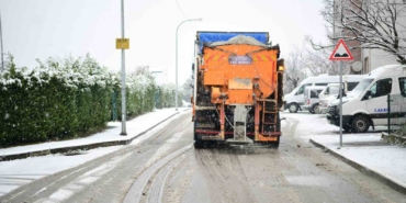Çayırova’da karla mücadele sürüyor