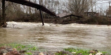 Ayvacık’ta şiddetli yağış: Çay ve dere taştı, yollar ve tarım arazileri sular altında kaldı