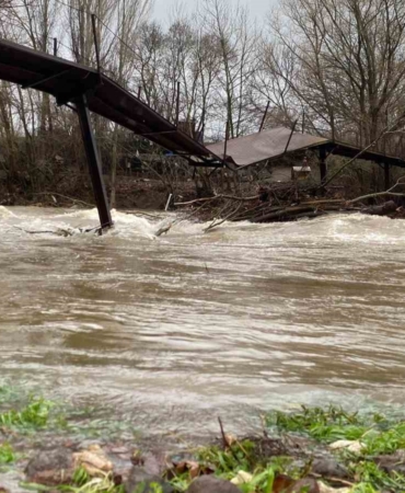 Ayvacık’ta şiddetli yağış: Çay ve dere taştı, yollar ve tarım arazileri sular altında kaldı