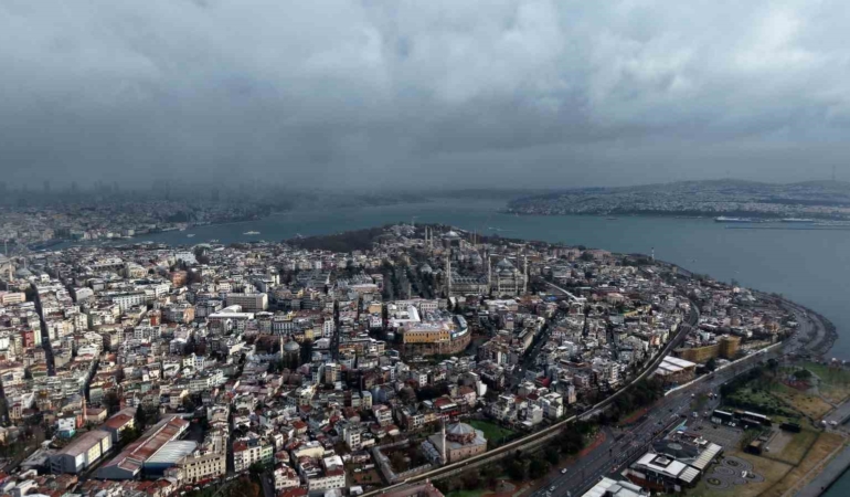 Karlı havanın etkili olduğu Tarihi Yarımada havadan görüntülendi