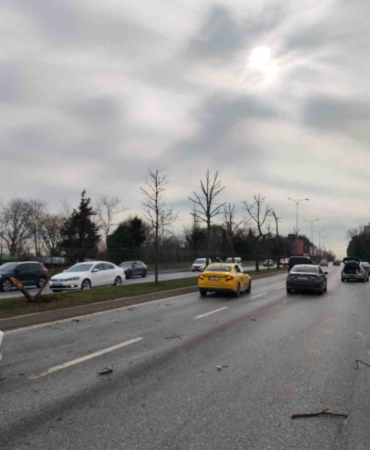 Sarıyer’de kontrolden çıkan otomobil karşı şeritteki araçla çarpıştı: Kaza anı kamerada