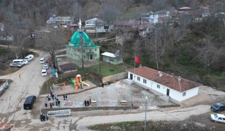 İnegöl Belediyesi’nden İclaliye Mahallesi’nde meydan düzenlemesi