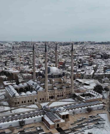Edirne’de kar yağışı kartpostallık görüntüler oluşturdu