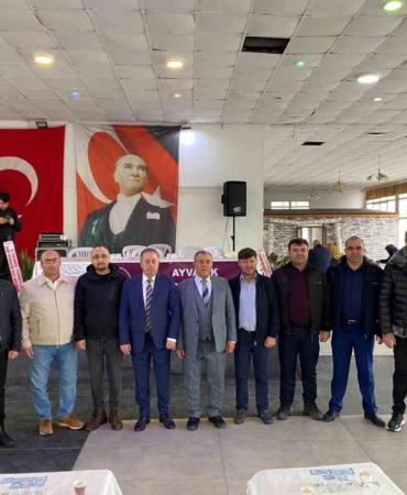 Ayvacık’ta Şoförler ve Otomobilciler Esnaf Odası Başkanı Mehmet Solak güven tazeledi