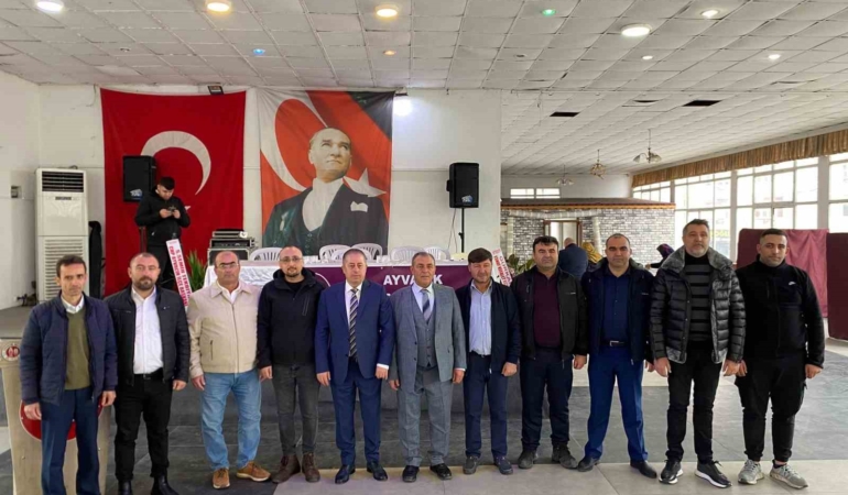 Ayvacık’ta Şoförler ve Otomobilciler Esnaf Odası Başkanı Mehmet Solak güven tazeledi