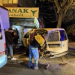 Bahçelievler’de kamyonun çarptığı araç fırına girdi, o anlar kamerada