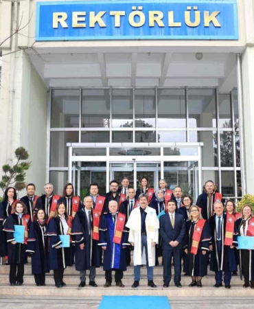 BUÜ’de profesörlük belgeleri törenle takdim edildi