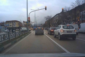 Bursa’da kırmızı ışık ihlali kaza getiriyordu...Yayanın canını hiçe saydı