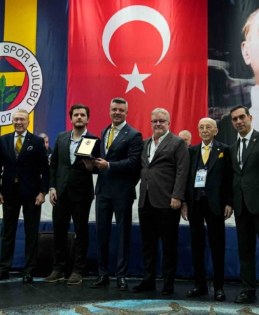 Fenerbahçe’den, Ali Şen’e 50. yıl plaketi