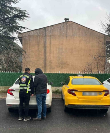 Yolcu seçtiği iddia edilen taksi şoförü trafikten men edildi