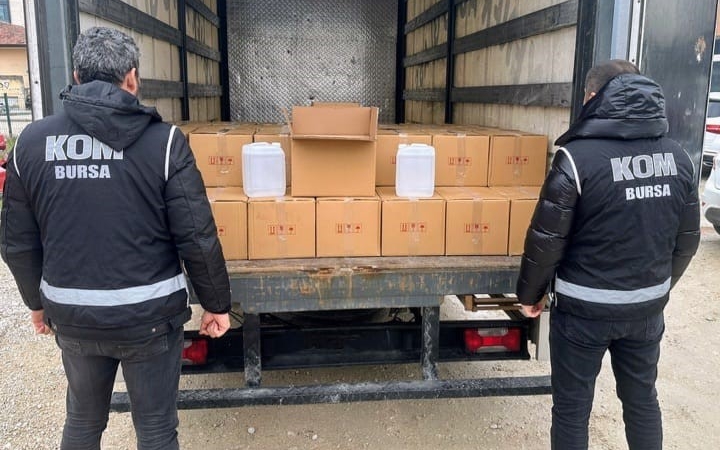 Bursa’da 1000 litre sahte alkol ele geçirildi