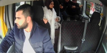 Fenalaşan yolcu için direksiyonu hastaneye kırdı